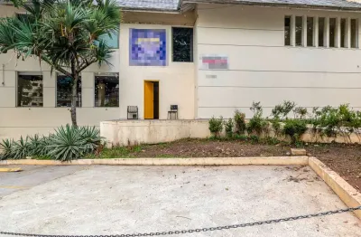 Casa comercial na avenida giovanni gronchi, n. 5340 • 1505 m²