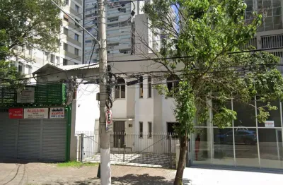 Casa comercial na avenida pedroso de morais, n. 81 • 210 m²