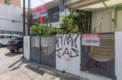 Casa comercial na avenida professor alfonso bovero, n. 446 • 525 m²
