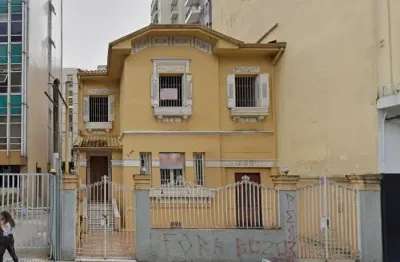 Casa comercial na rua marquês de paranaguá, n. 346 • 359 m²
