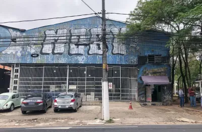 Loja na avenida da barreira grande, n. 1054 • 620 m²