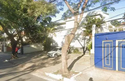 Casa comercial na avenida arnolfo azevedo, n. 201 - 11 • 581 m²