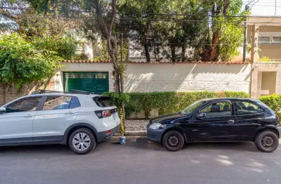 Casa comercial na rua rita joana de sousa, n. 513 • 270 m²
