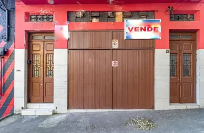 Casa comercial na praça do centenário, n. 29 • 600 m²