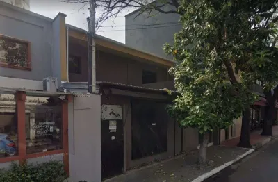 Casa comercial na rua barão de tefé, n. 95 • 338 m²