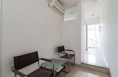 Prédio comercial na rua conselheiro furtado, n. 263 - 34 • 33 m²