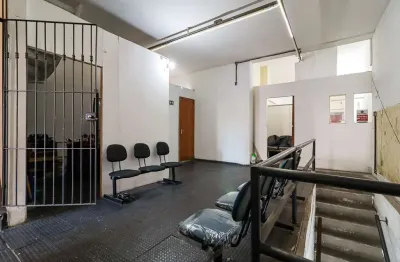 Prédio comercial na rua brigadeiro tobias, n. 630 • 250 m²