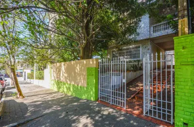 Casa comercial na rua xavier curado, n. 60 • 380 m²