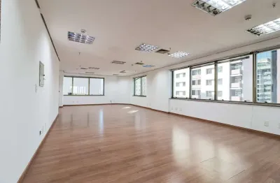 Prédio comercial na rua bandeira paulista, n. 477 - conjunto 61 • 116 m²