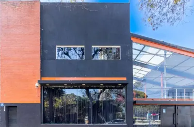 Prédio comercial na rua eduardo espinola filho, n. 70 • 1044 m²