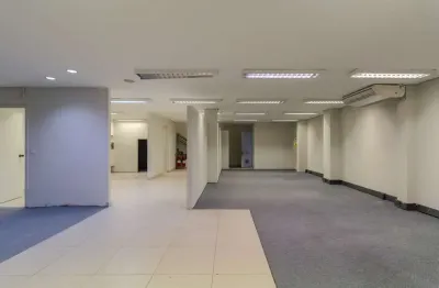 Prédio comercial na avenida doutor sylvio de campos, n. 228 • 400 m²