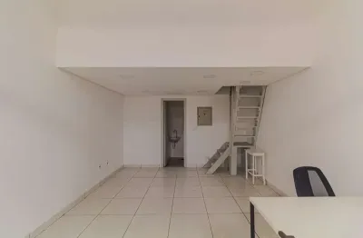 Ponto comercial com 3 salas para alugar na Rua Vinte e Quatro de Maio, 77, República, São Paulo