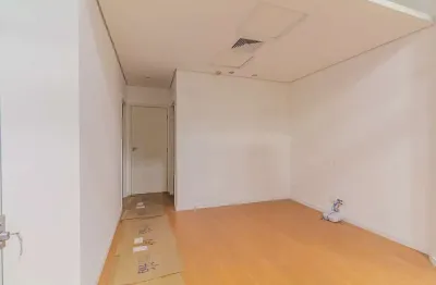 Loja em galeria na rua vinte e quatro de maio, n. 77 - loja 19 • 33 m²