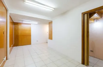 Loja em galeria na avenida brigadeiro luís antônio, n. 2344 - 10 • 60 m²