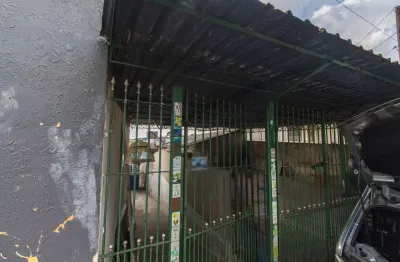 Casa comercial com 5 salas para alugar na Rua Mário Massi, 41, Vila Paranaguá, São Paulo