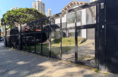 Casa comercial na avenida pacaembu, n. 1701 • 336 m²