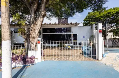Casa comercial na rua padre machado, n. 404 • 1500 m²