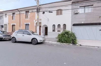 Casa comercial na avenida álvaro ramos, n. 264 • 180 m²