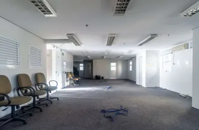 Sala comercial na rua barão do triunfo, n. 73 - conjunto 64 • 190 m²