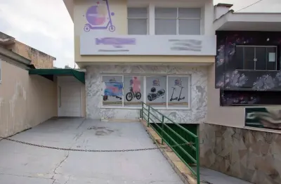 Casa comercial na rua josé de albuquerque medeiros, n. 141 • 400 m²