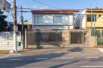 Casa comercial na avenida indianópolis, n. 2787 • 200 m²