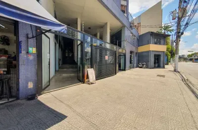 Loja em galeria na avenida santo amaro, n. 1817 - sala 11 • 92 m²