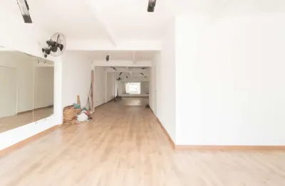 Sobreloja na avenida inconfidência mineira, n. 1643 - 1º andar • 120 m²