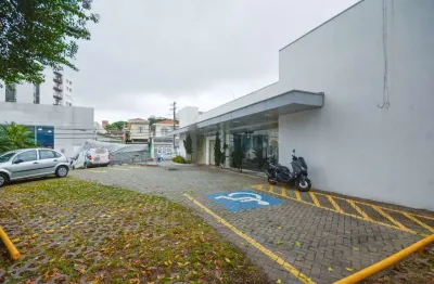 Prédio comercial na avenida josé maria whitaker, n. 993 • 283 m²