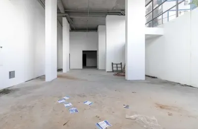 Loja na avenida álvaro machado pedrosa, n. 744 - loja 1 • 328 m²