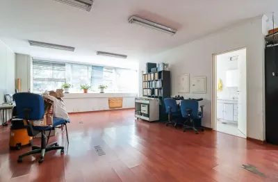 Sala comercial na avenida santo amaro, n. 3330 - 33 • 114 m²