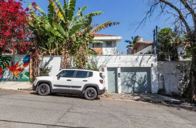 Casa comercial com 18 salas para alugar na Rua Turi, 70, Vila Madalena, São Paulo