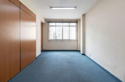 Sala comercial na avenida da liberdade, n. 701 - sala 14 • 120 m²