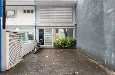Casa comercial na alameda dos jurupis, n. 1818 • 118 m²