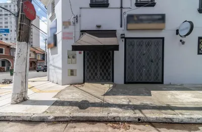 Casa comercial na rua xavier de almeida, n. 427 • 90 m²