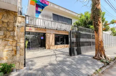 Casa comercial na rua gonçalves crespo, n. 324 • 200 m²