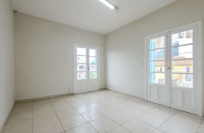 Sobreloja na rua doutor sílvio dante bertacchi, n. 336 • 90 m²