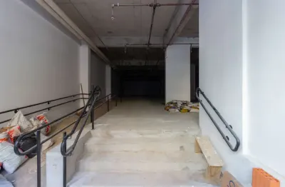 Loja na avenida armando ferrentini, n. 632 - lojas 01 e 02 • 822 m²