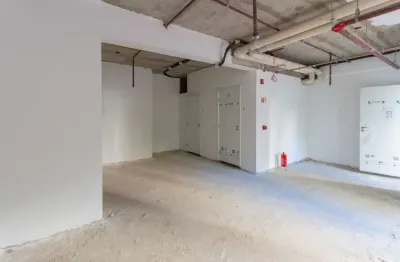 Loja na avenida armando ferrentini, n. 658 - escadaria • 57 m²