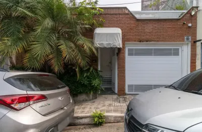 Casa comercial com 8 salas para alugar na Rua Auguste Clesinger, 116, Vila do Bosque, São Paulo