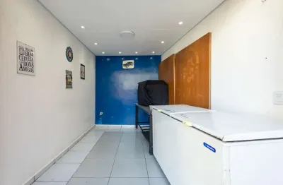Loja em galeria na rua coronel pedro dias de campos, n. 5 - box 12 • 9 m²
