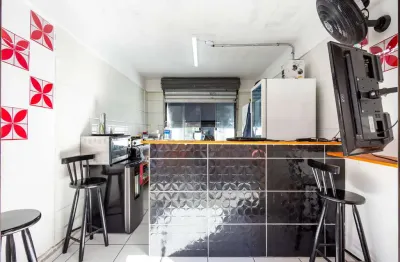 Loja em galeria na rua coronel pedro dias de campos, n. 5 - box 5 • 12 m²