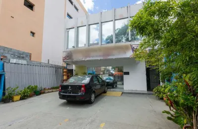 Prédio com 19 salas para alugar na Avenida Miruna, 517, Indianópolis, São Paulo