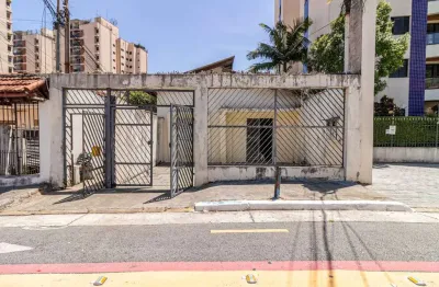 Casa comercial na rua doutor maurício de lacerda, n. 245 • 221 m²