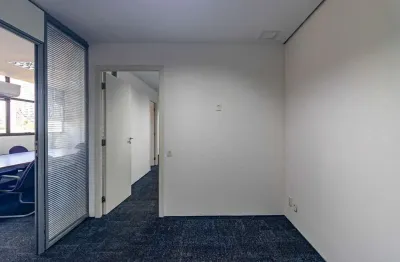 Sala comercial na avenida doutor cardoso de melo, n. 166 • 132 m²