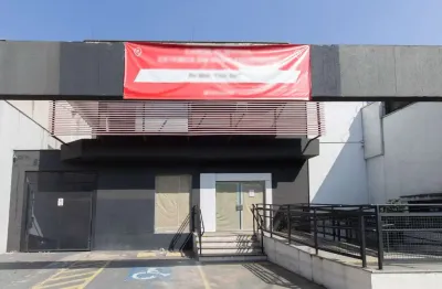 Prédio comercial na avenida tenente laudelino ferreira do amaral, n. 402 • 790 m²