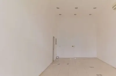 Loja em galeria na rua vinte e quatro de maio, n. 77 - loja 18 ( sem mezanino) • 33 m²