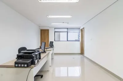 Sala comercial com 4 salas para alugar na Rua Galvão Bueno, 396, Liberdade, São Paulo