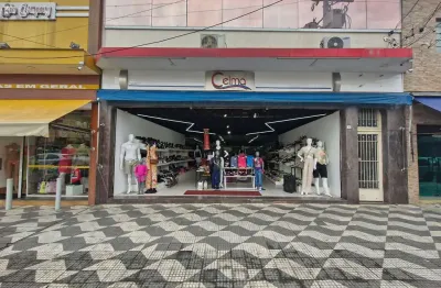 Loja na avenida tenente laudelino ferreira do amaral, n. 371 • 200 m²