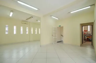 Sobreloja na rua hildebrando thomáz de carvalho, n. 60 - pavimento 2 • 142 m²
