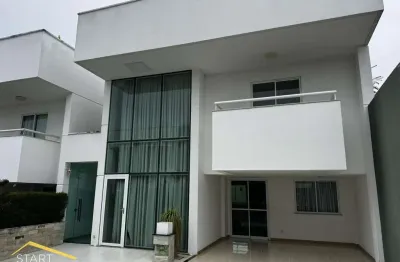 Casa de condomínio com 4 quartos e 4 banheiros à venda, 181 m²